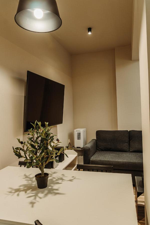 Blackhaus Family And Friends Deluxe Apartment เทสซาโลนิกิ ภายนอก รูปภาพ