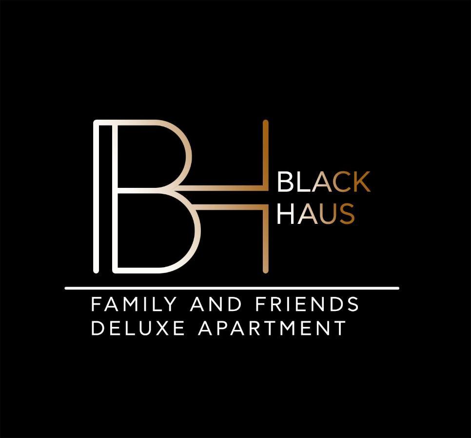 Blackhaus Family And Friends Deluxe Apartment เทสซาโลนิกิ ภายนอก รูปภาพ