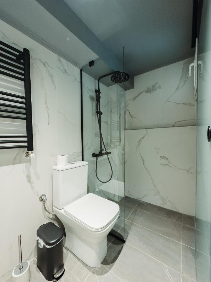 Blackhaus Family And Friends Deluxe Apartment เทสซาโลนิกิ ภายนอก รูปภาพ