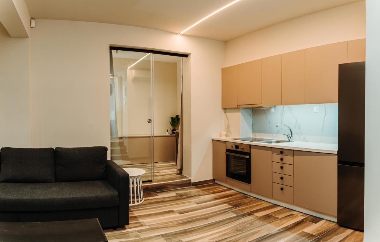 Blackhaus Family And Friends Deluxe Apartment เทสซาโลนิกิ ภายนอก รูปภาพ